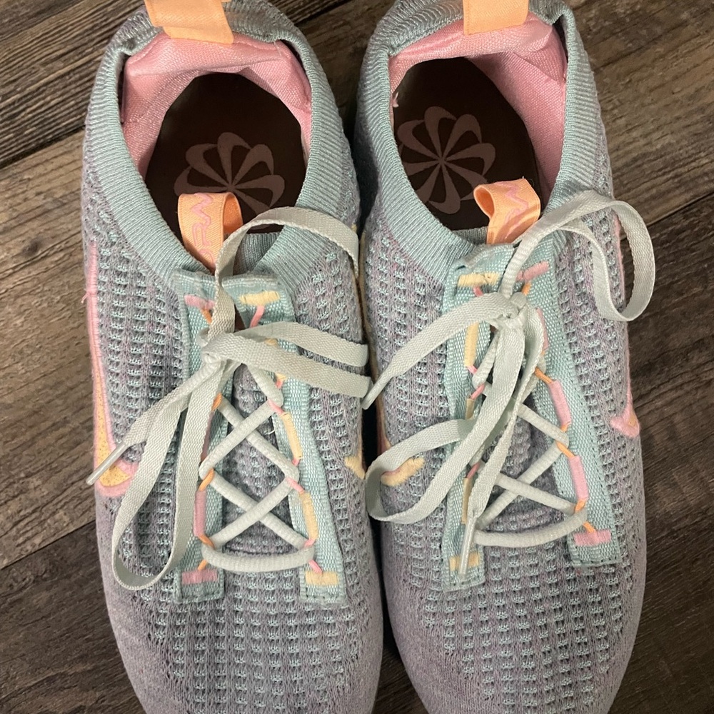 Nike Vapormax Women's Sneakers - Picture 6 of 6